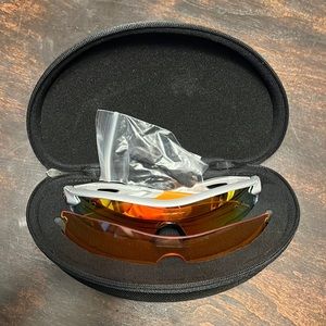 Brand new Oakley Radarlock Pitch Silver polarized sunglasses